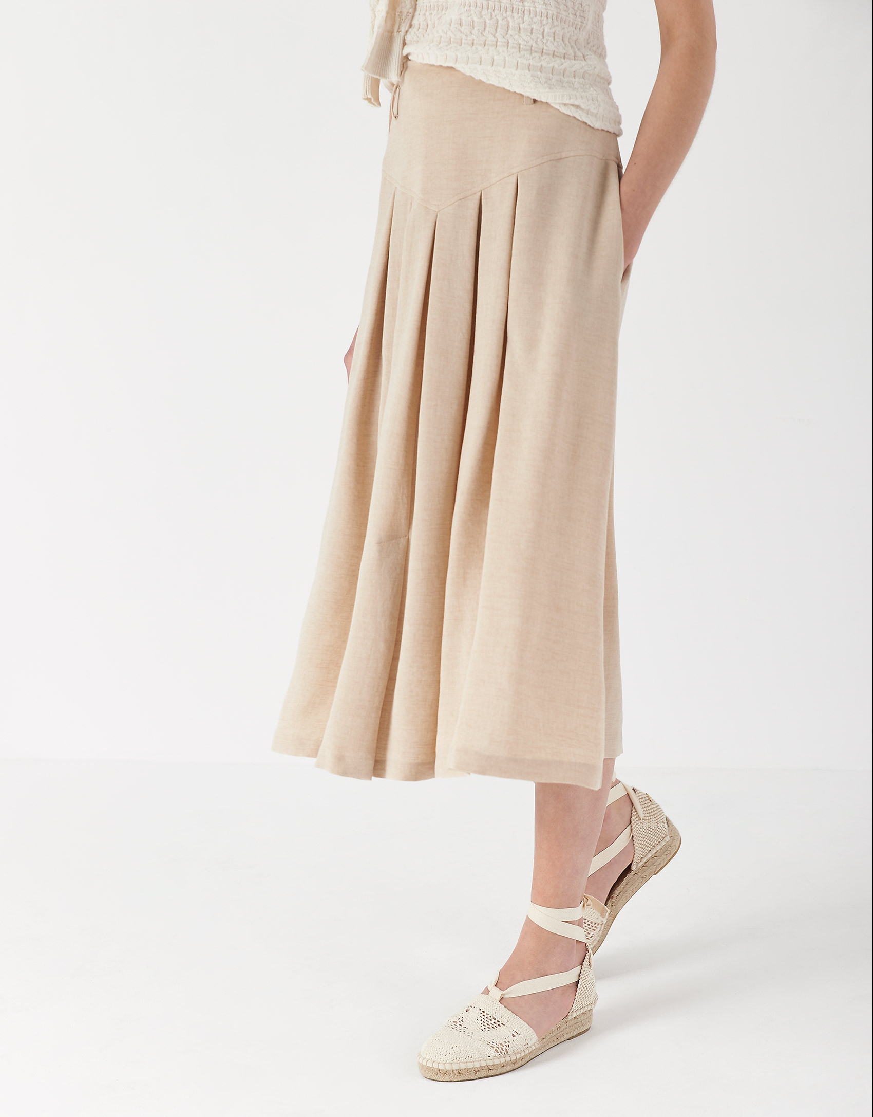 Sand-colored midi skirt with yoke and pleats | Roberto Verino