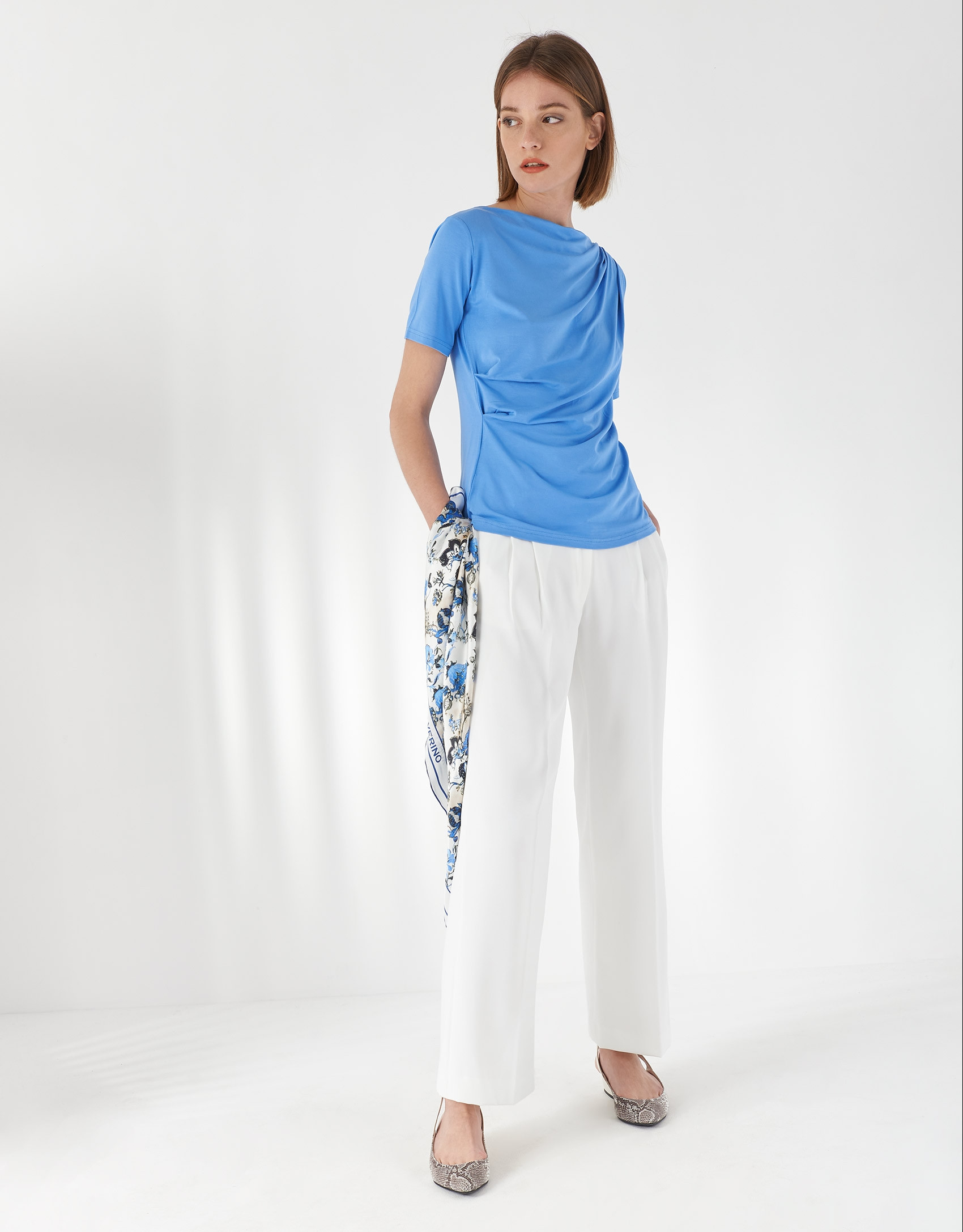 Blue top with draping at waist - Woman - SS2021 | Roberto Verino