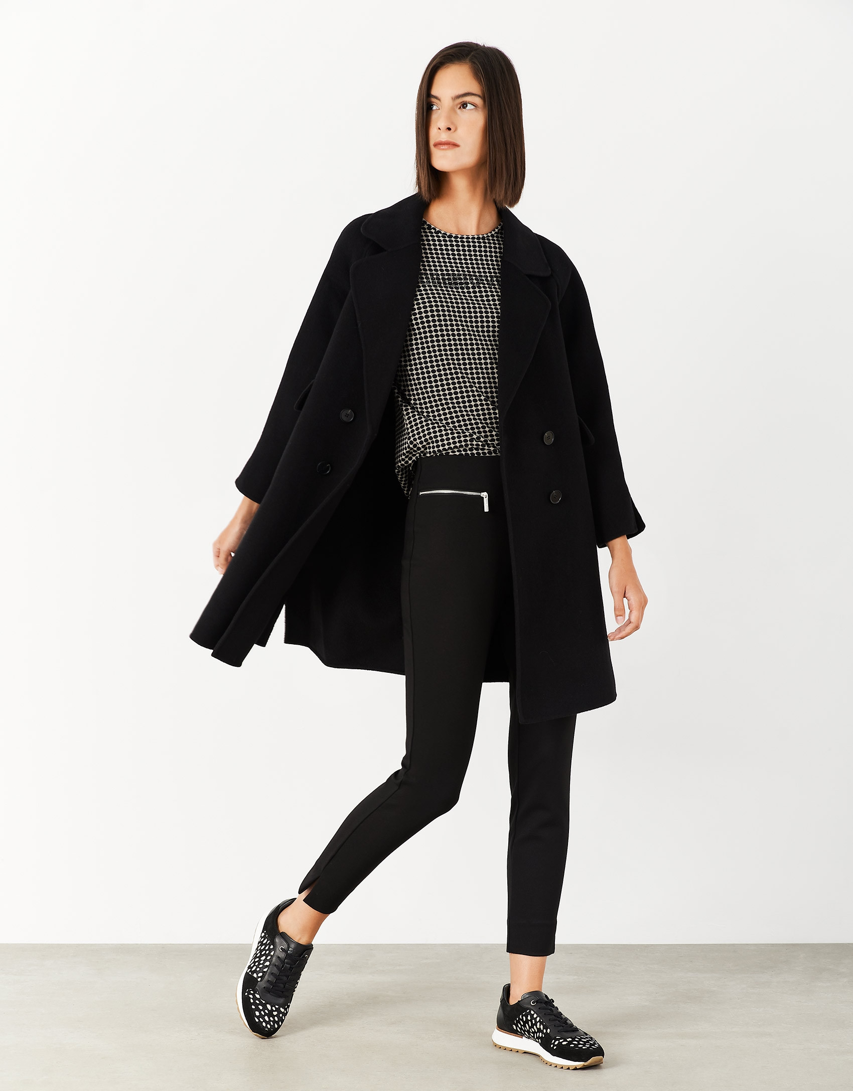 Black three-quarter wool coat - Woman - AW2021 | Roberto Verino
