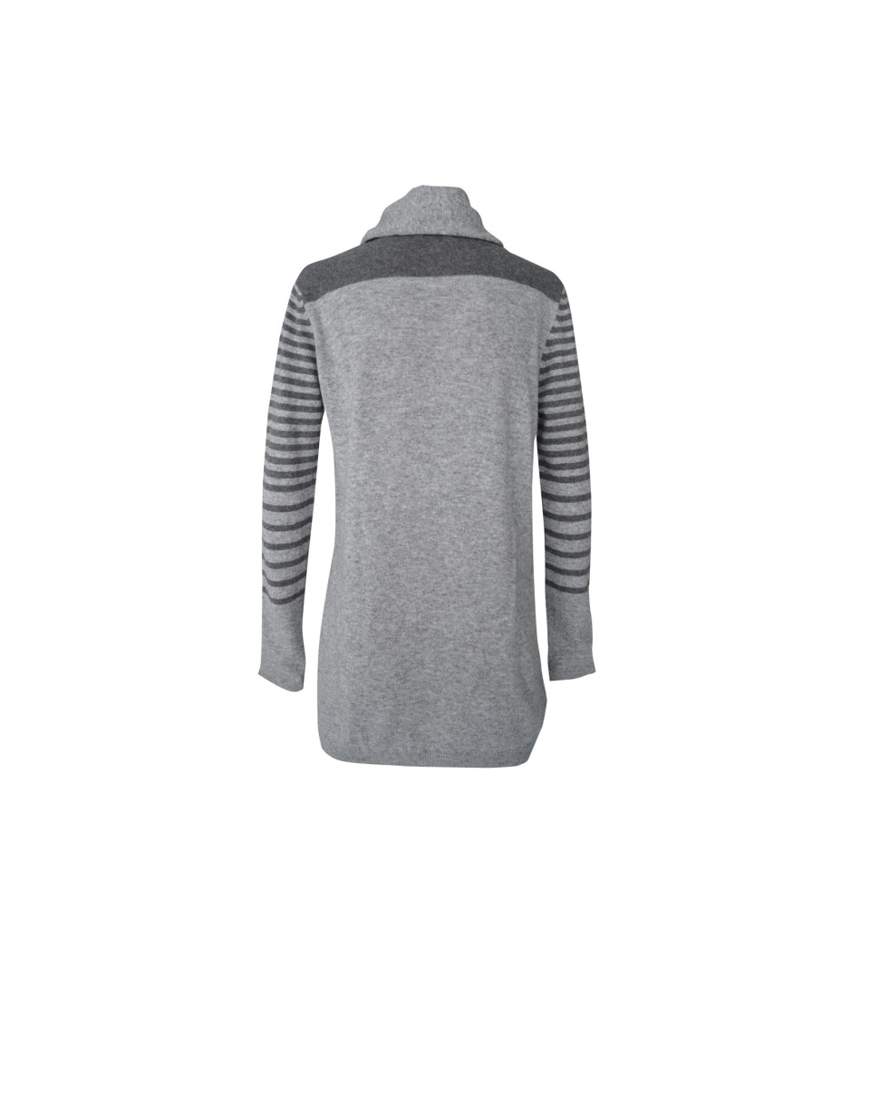 Striped contrasted greys pullover and scarf 