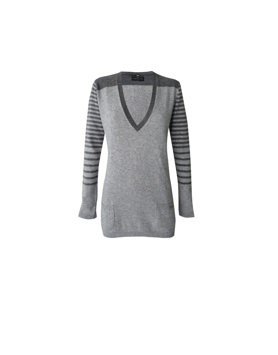 Striped contrasted greys pullover and scarf 