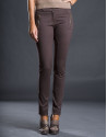 Pantalón marrón estrecho bolsillos