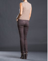 Pantalón marrón estrecho bolsillos