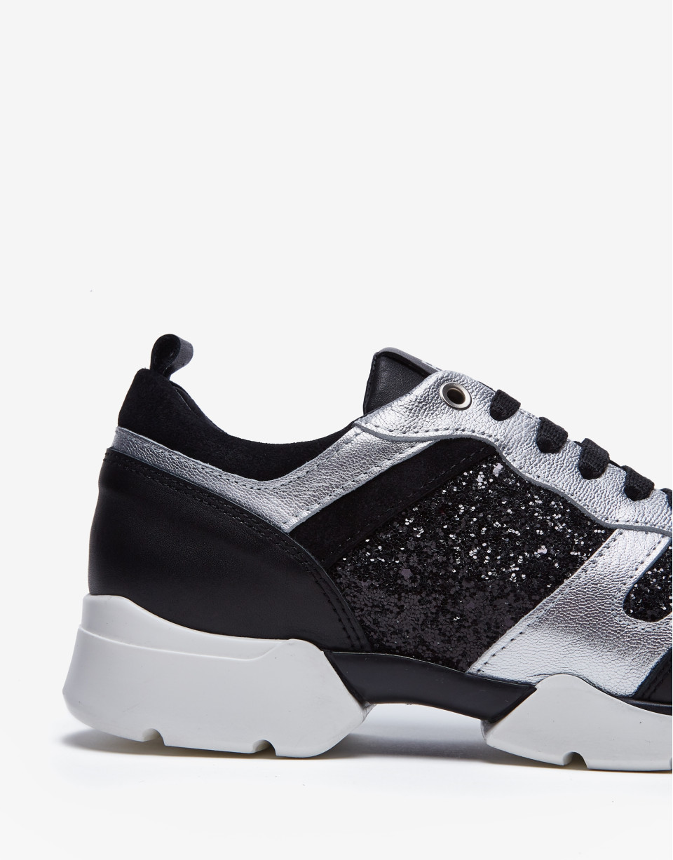 Deportiva piel gris y glitter