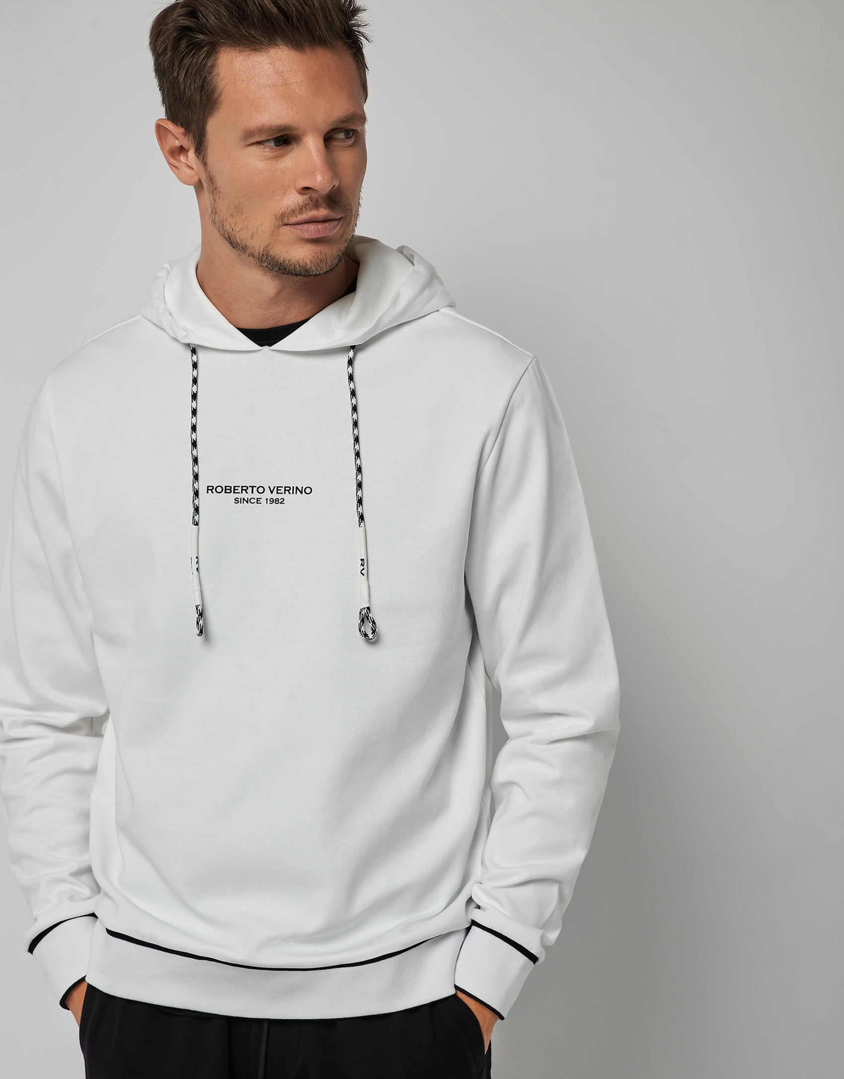 White felt sweatshirt with a design on the chest | Roberto Verino