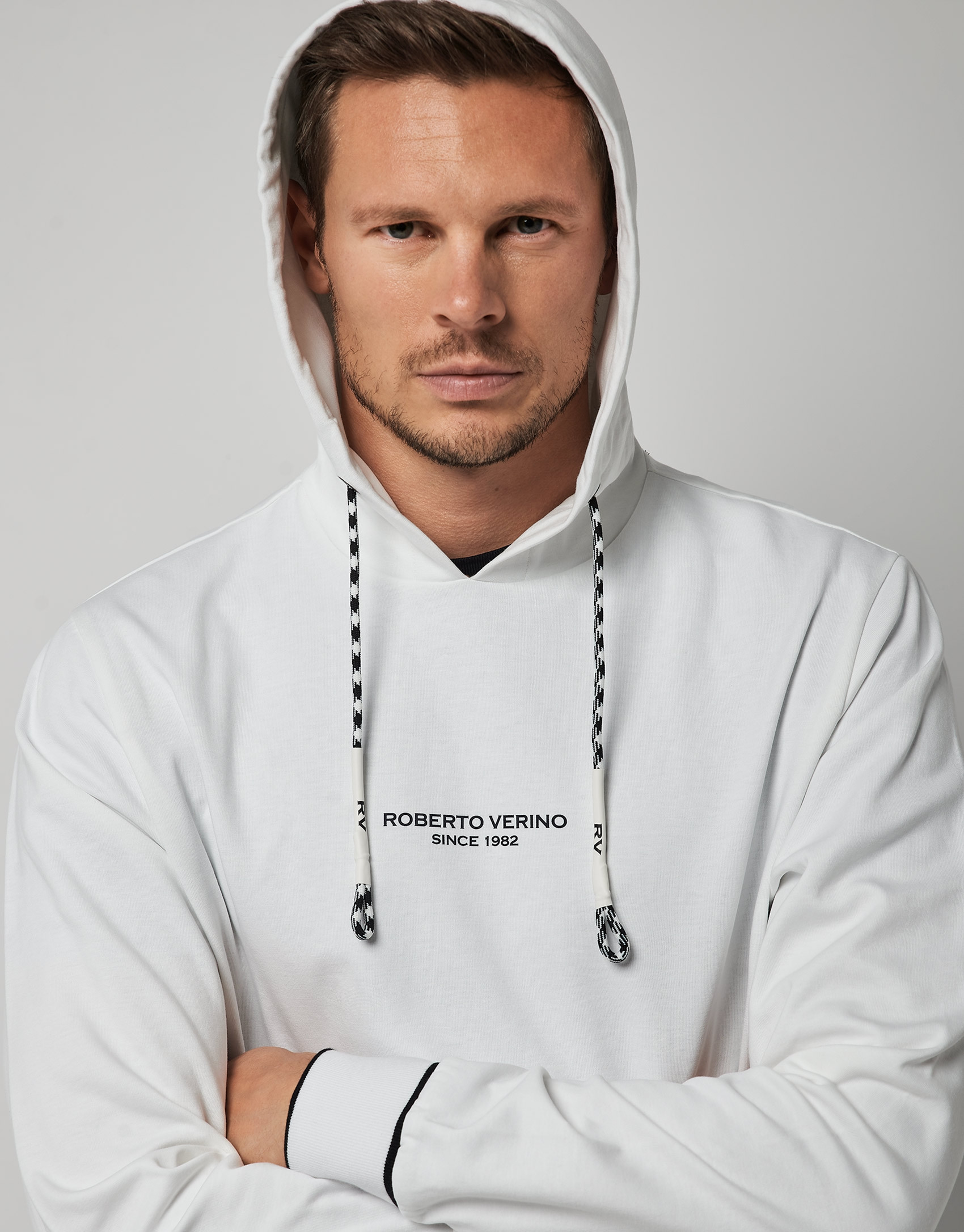 White felt sweatshirt with a design on the chest | Roberto Verino
