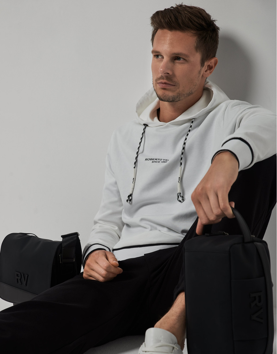 White felt sweatshirt with a design on the chest | Roberto Verino