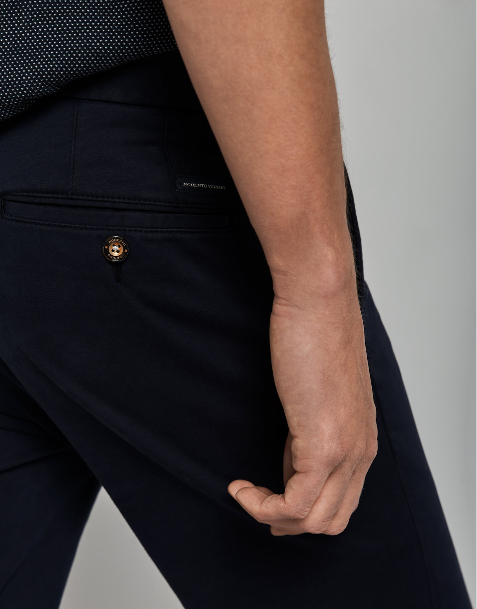 Pantalón chino tintado marino - Hombre - OI2022 | Roberto Verino
