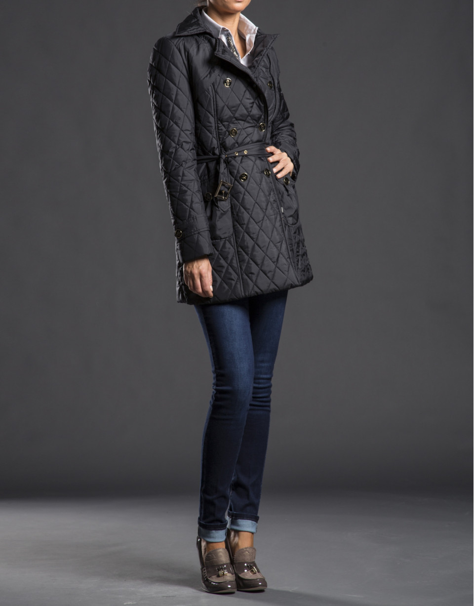 Trench negro acolchado cruzado