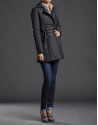 Trench negro acolchado cruzado