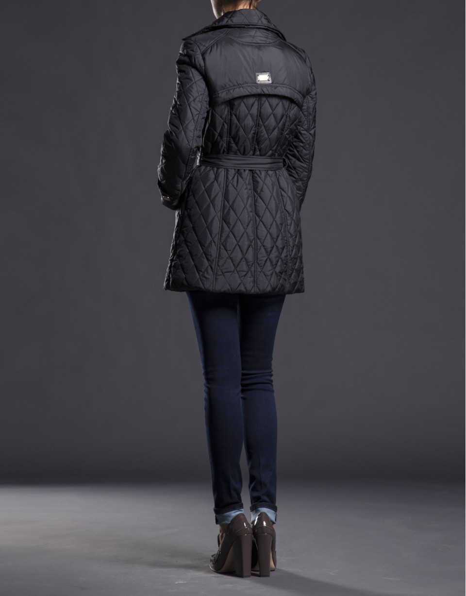 Trench negro acolchado cruzado