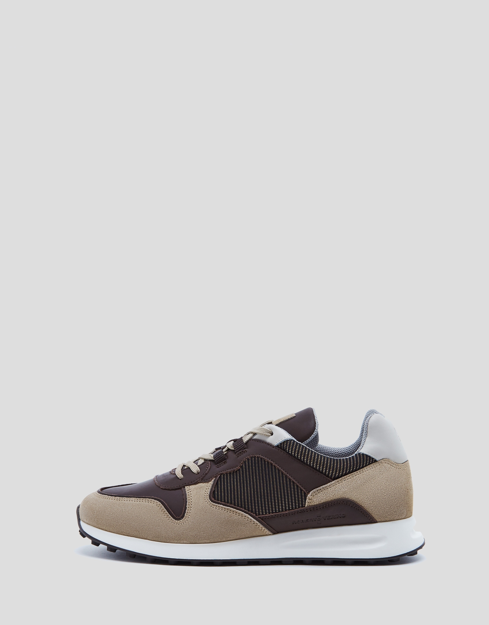 Zapatilla deportiva tonos marrones