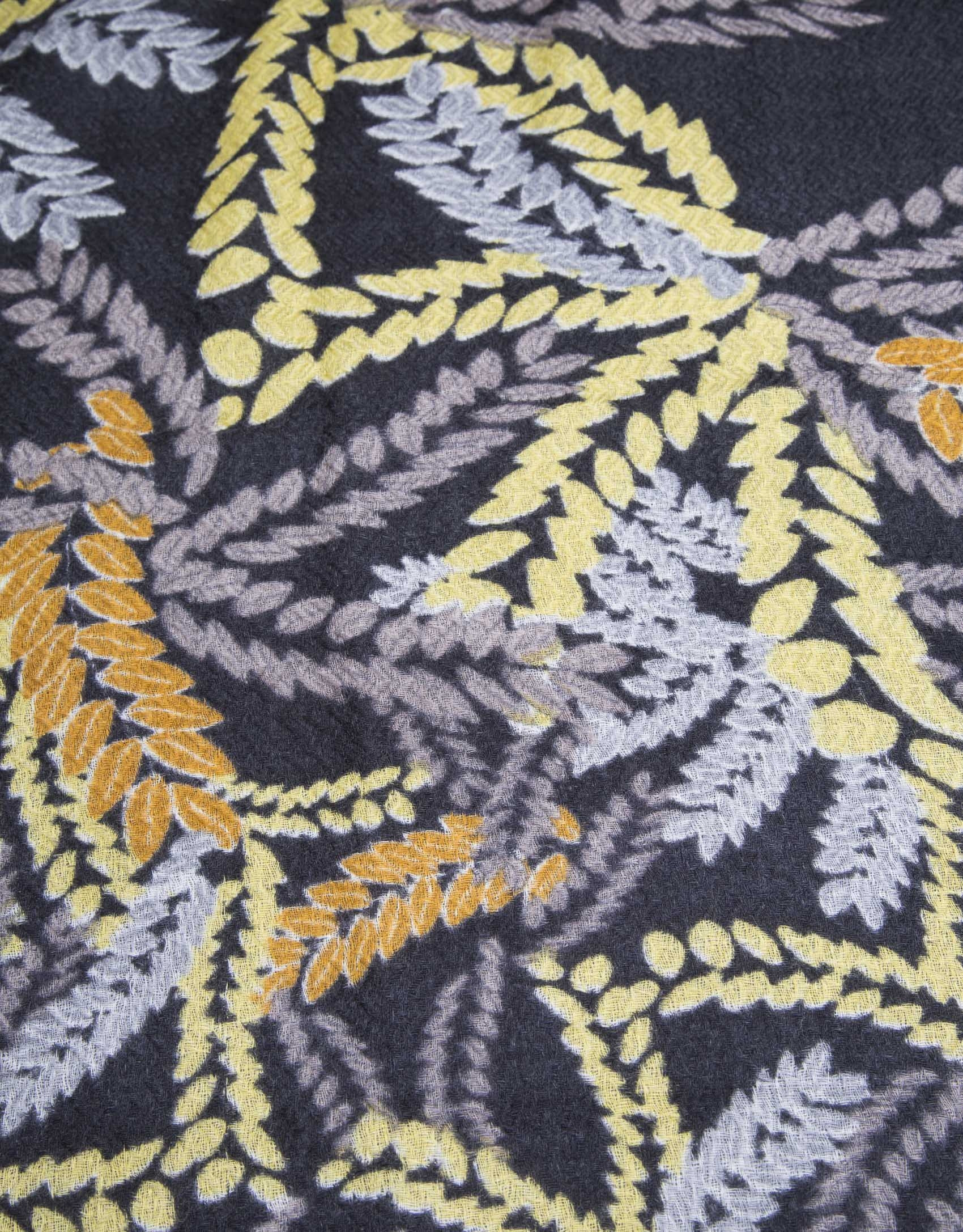 foulard bordado mostaza