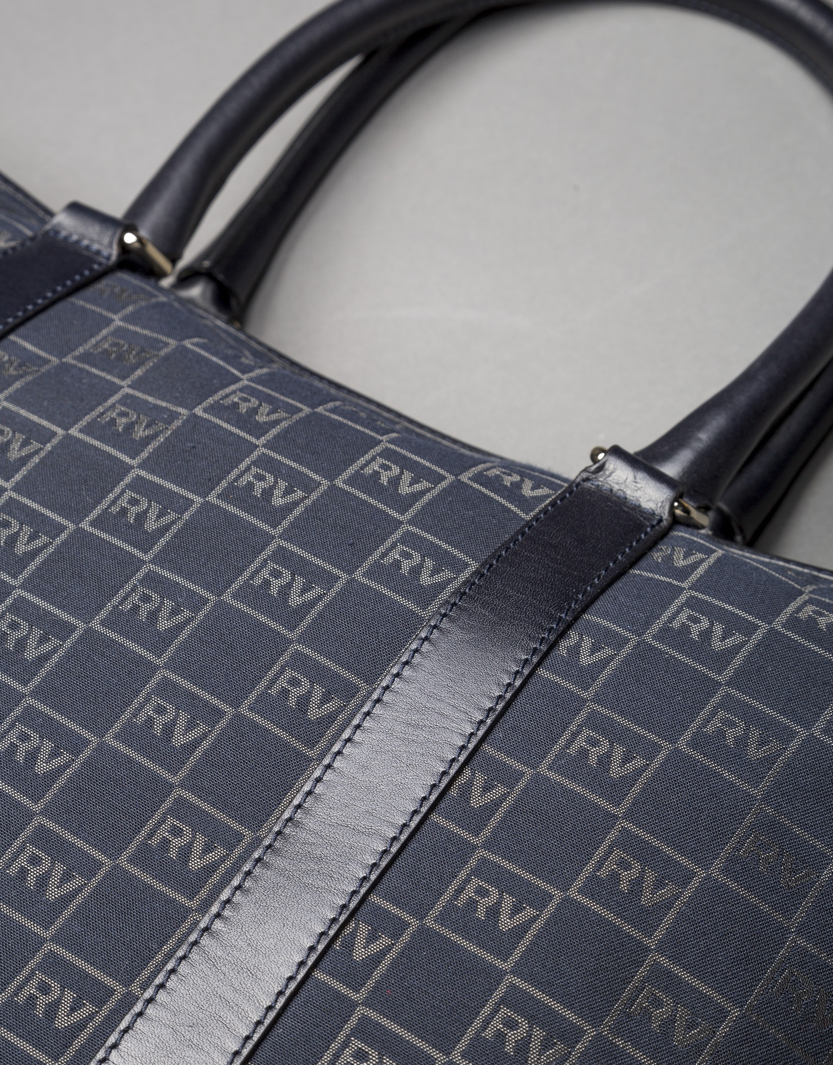 MÓNICA NEGRO: Shopping jacquard logo RV y piel