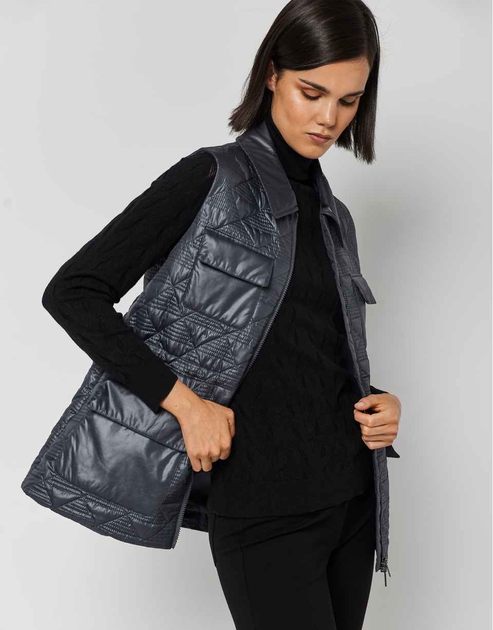 Black tech fabric vest with four pockets | Roberto Verino