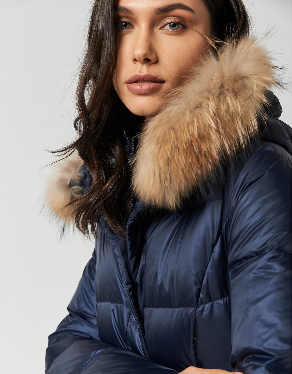 Long dark blue quilted coat with fur hood | Roberto Verino