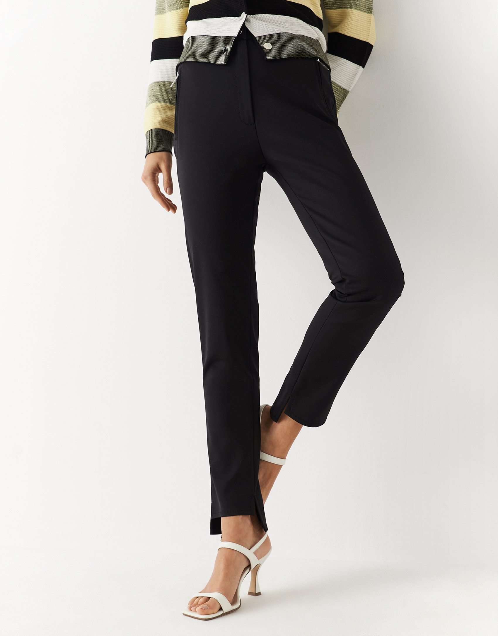 Pantalón ajustado negro con bolsillos de ... | Roberto Verino