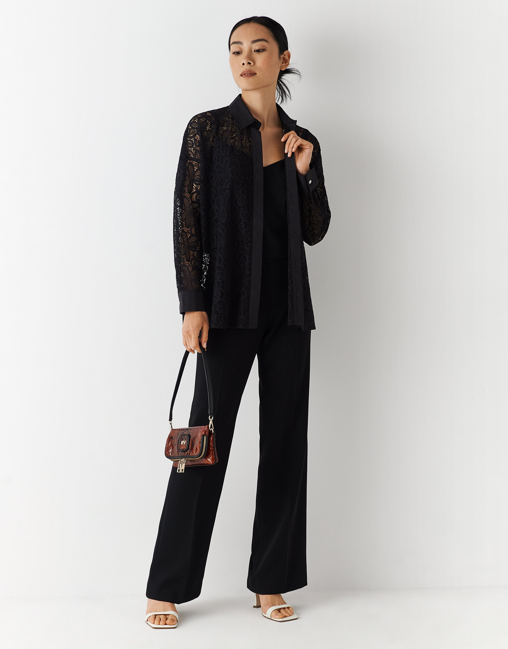 Oversize shirt with long sleeves and black lace | Roberto Verino