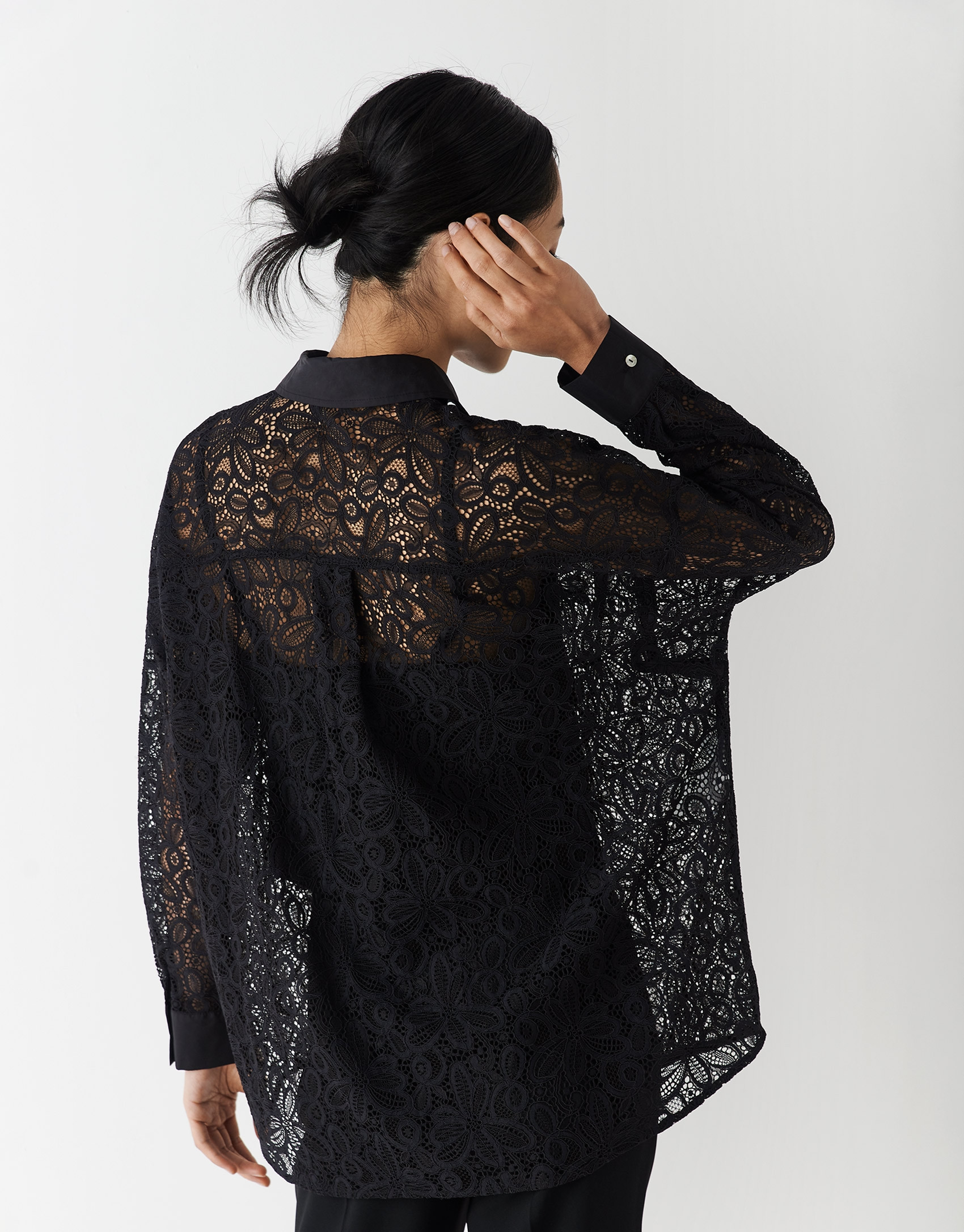 Camisa oversize manga larga encaje negro | Roberto Verino