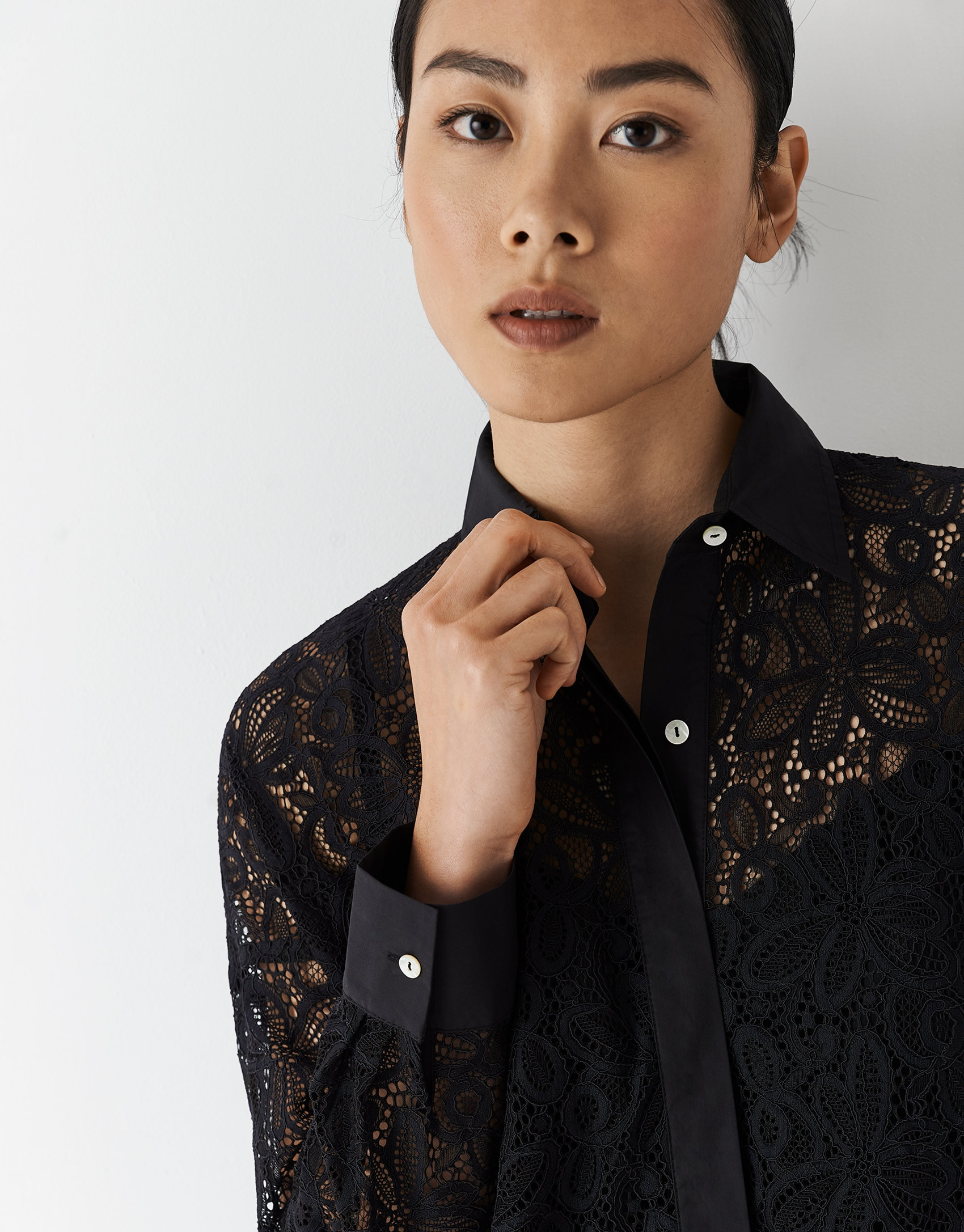 Oversize shirt with long sleeves and black lace | Roberto Verino