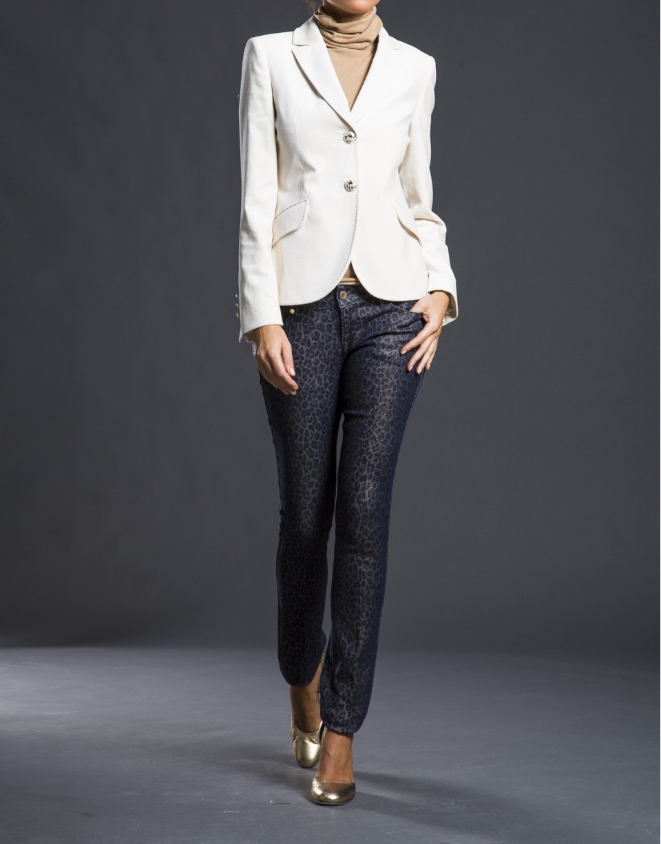 Blazer crema terciopelo bolsillos