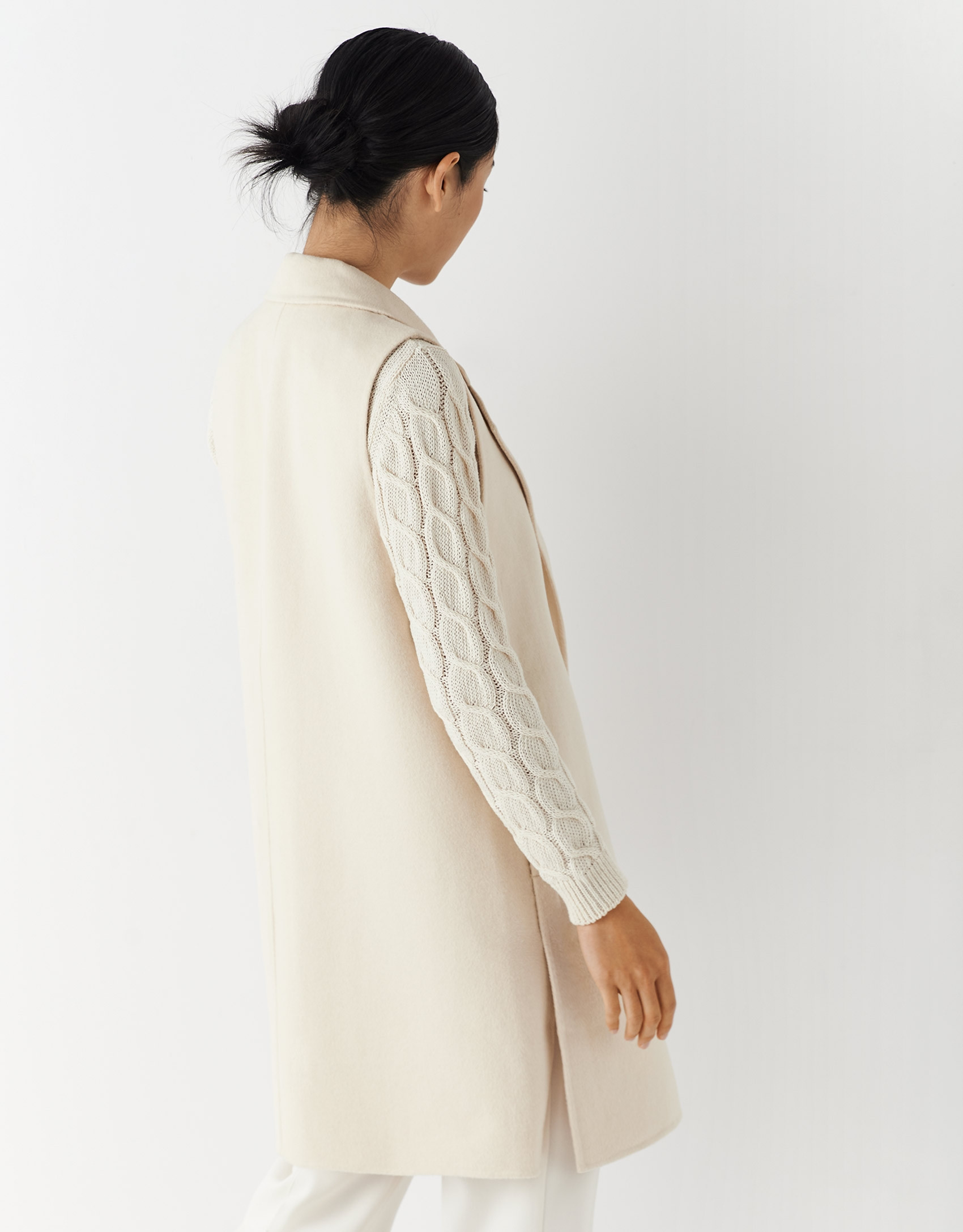 Long beige vest with lapels - AW2022 | Roberto Verino