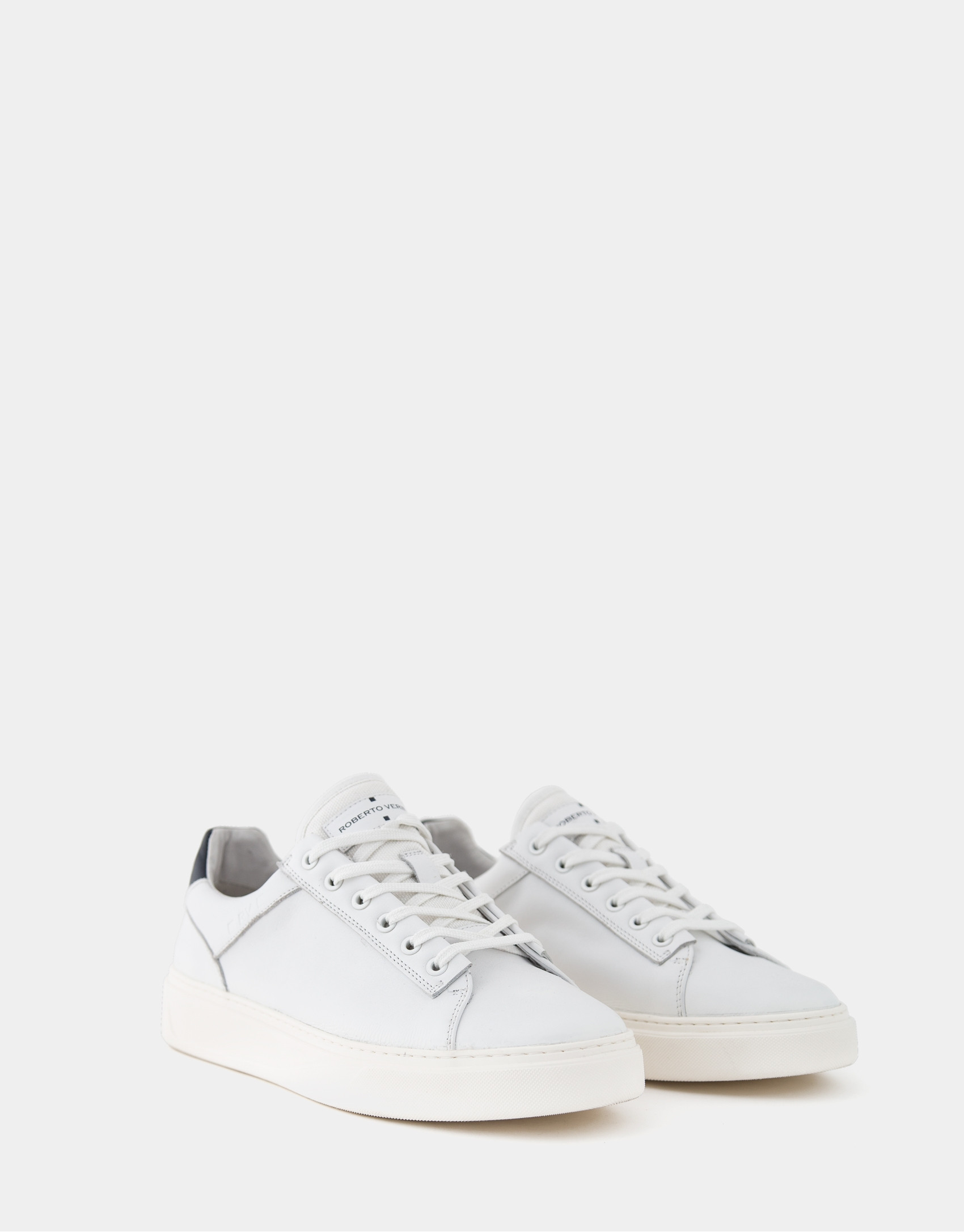 White trainers with blue heel - Man - AW2024 | Roberto Verino