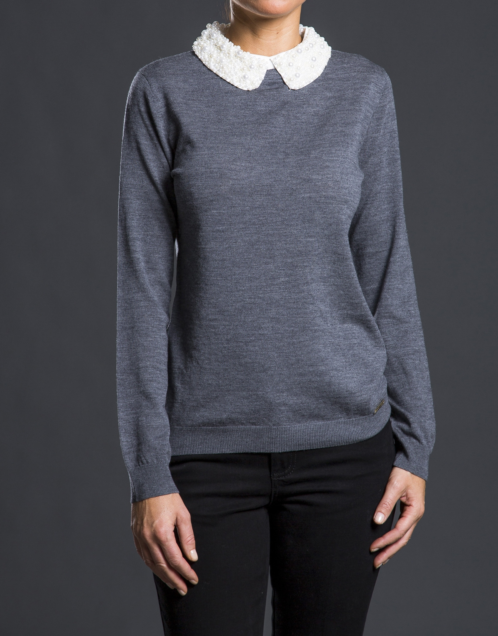 Knit sweater with pearl collar