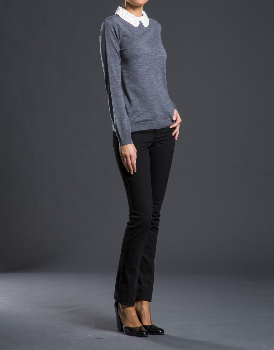Knit sweater with pearl collar