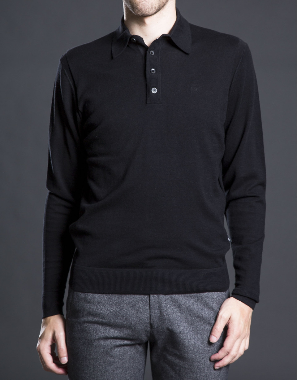 Polo punto negro