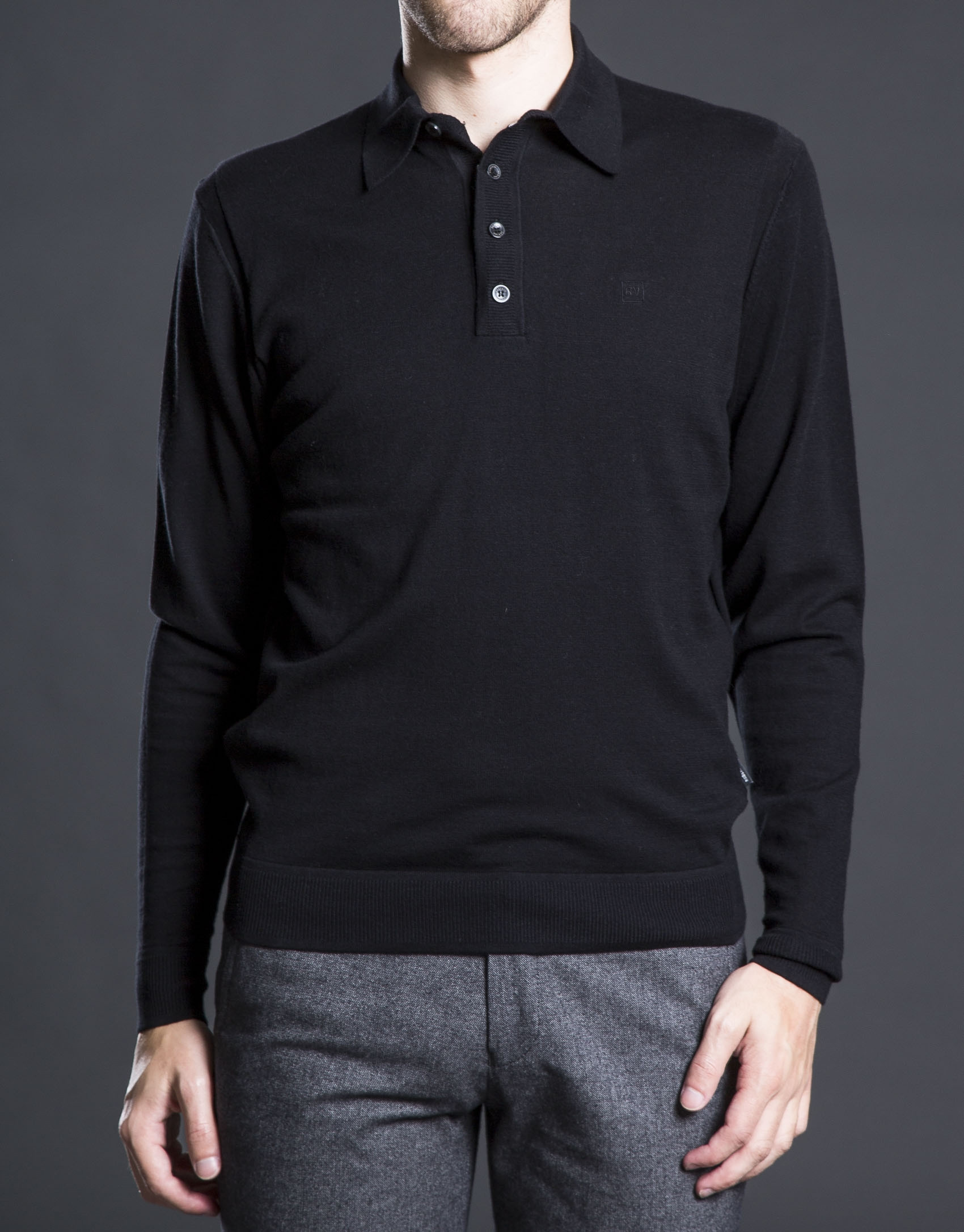 Polo punto negro