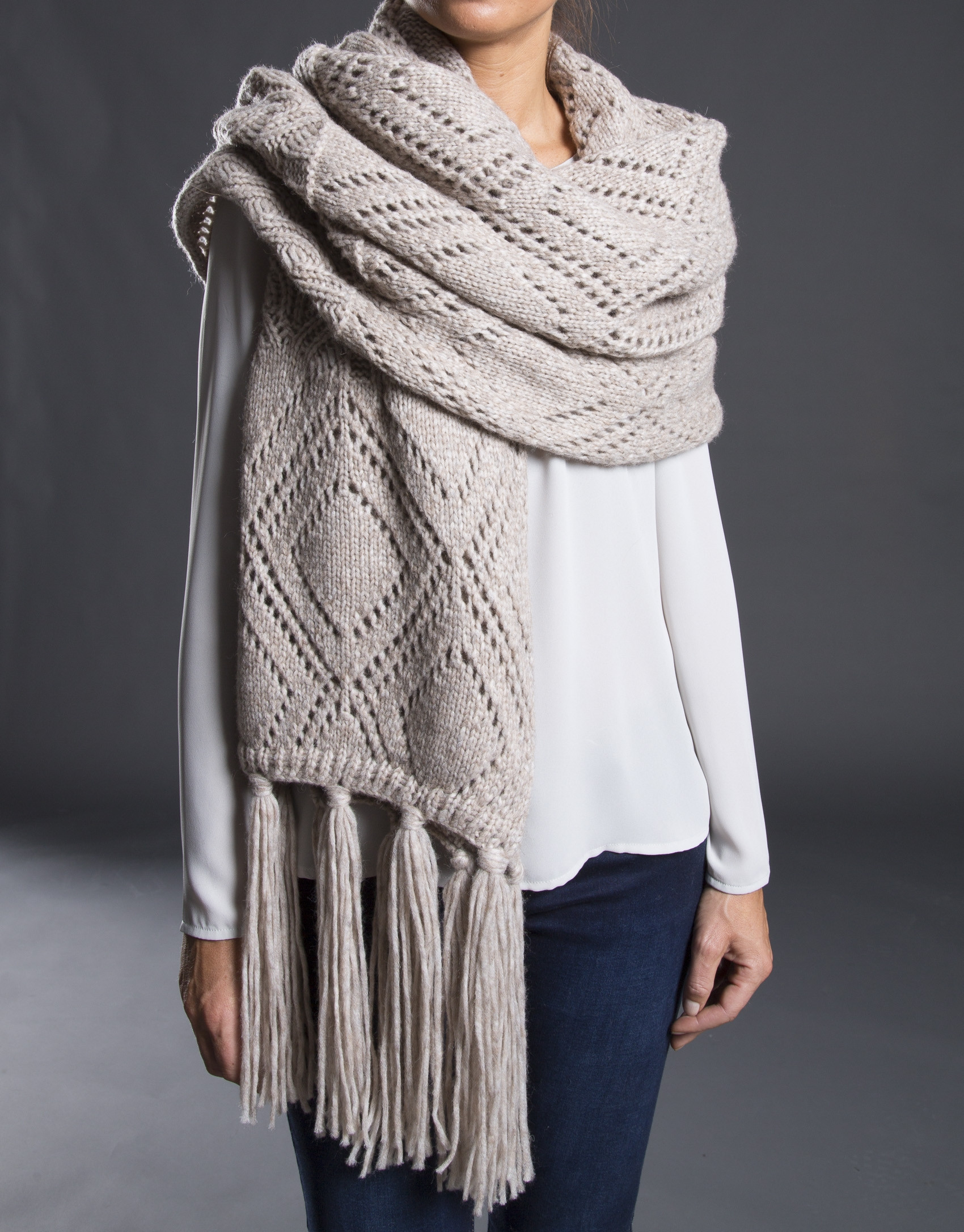 Beige vigoré knit stole