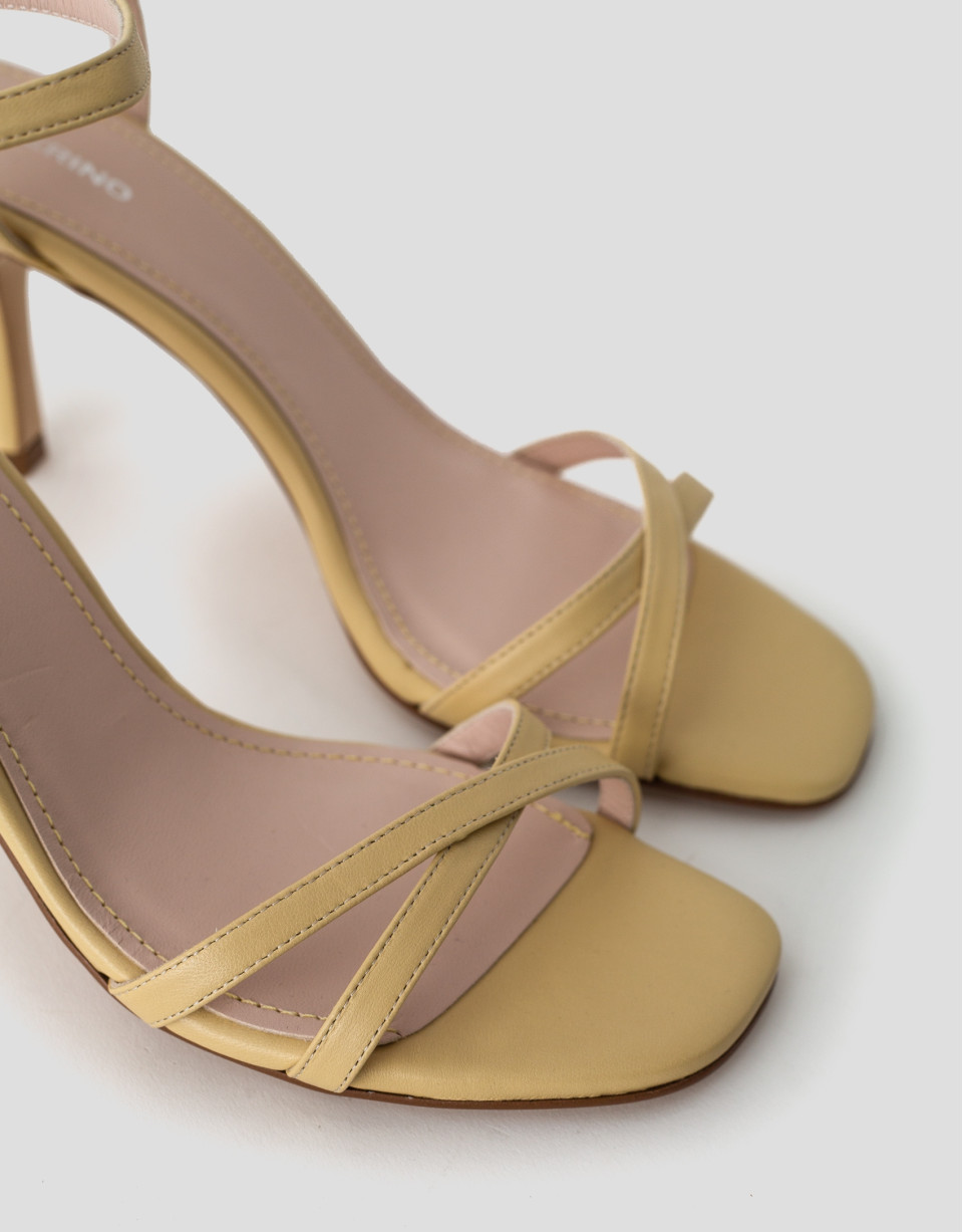 Pastel yellow sandals with square heel