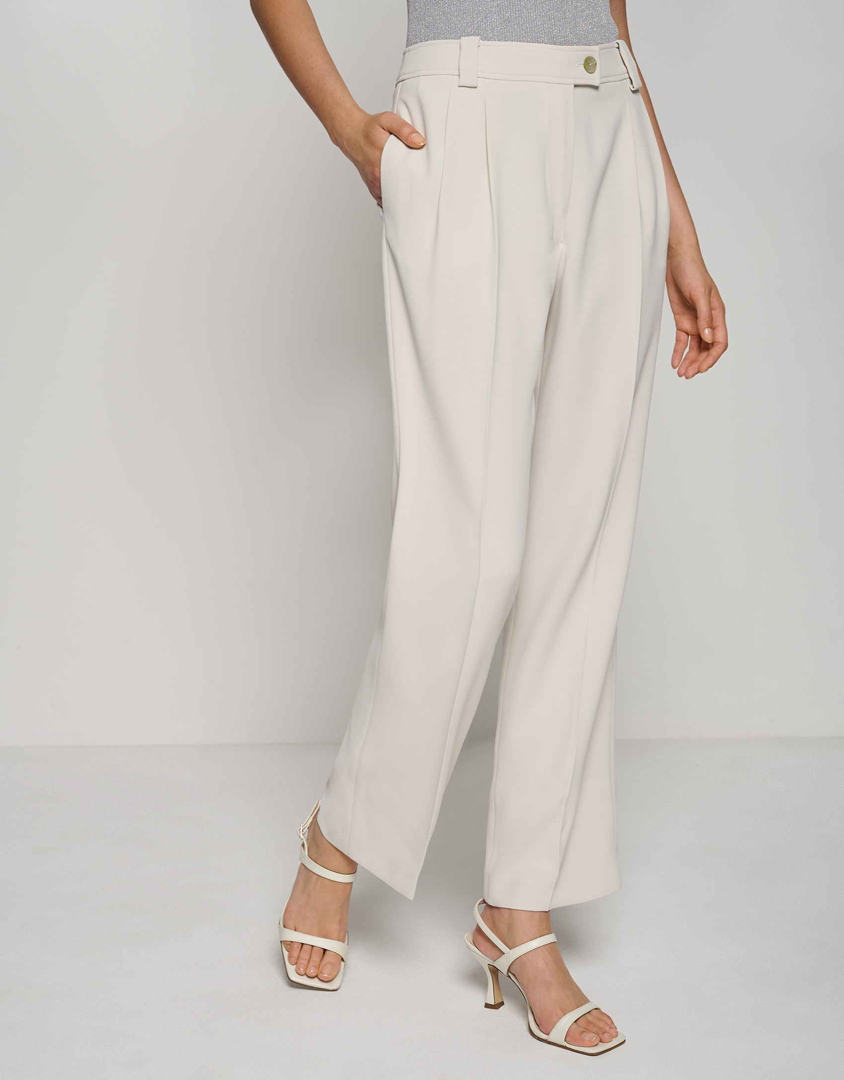 Pantalón recto pinzas crepé hielo - Mujer | Roberto Verino
