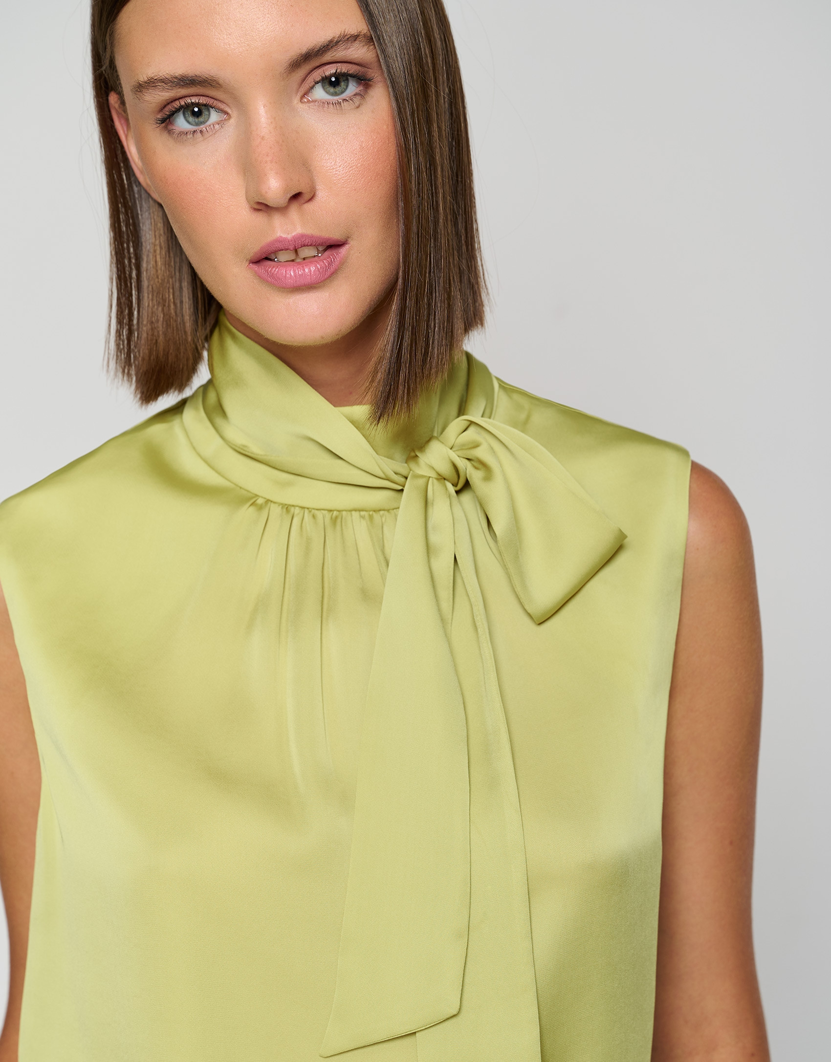 Green satin knit top with bow - Woman - AW2023 | Roberto Verino