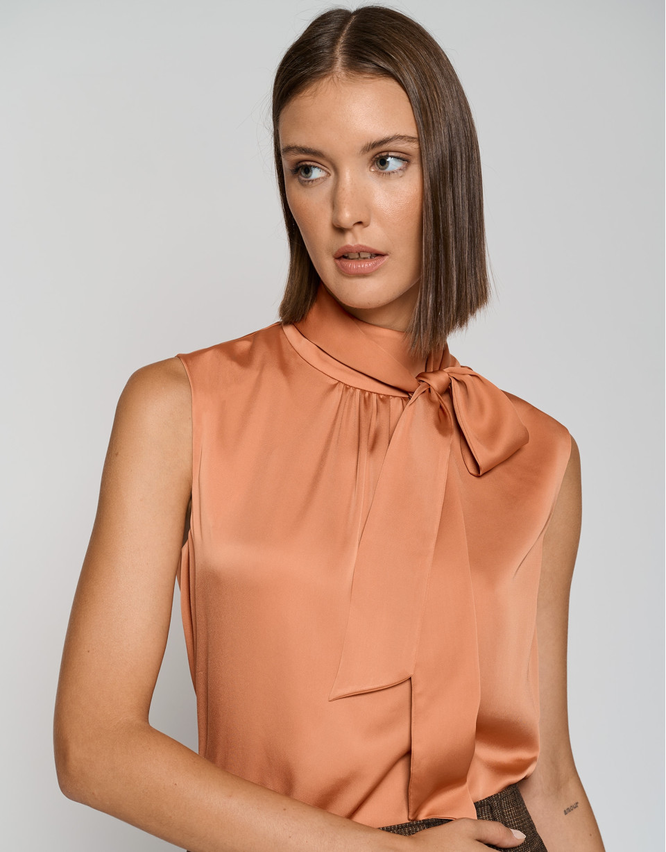 Orange satin knit top with bow - Woman - AW2023 | Roberto Verino