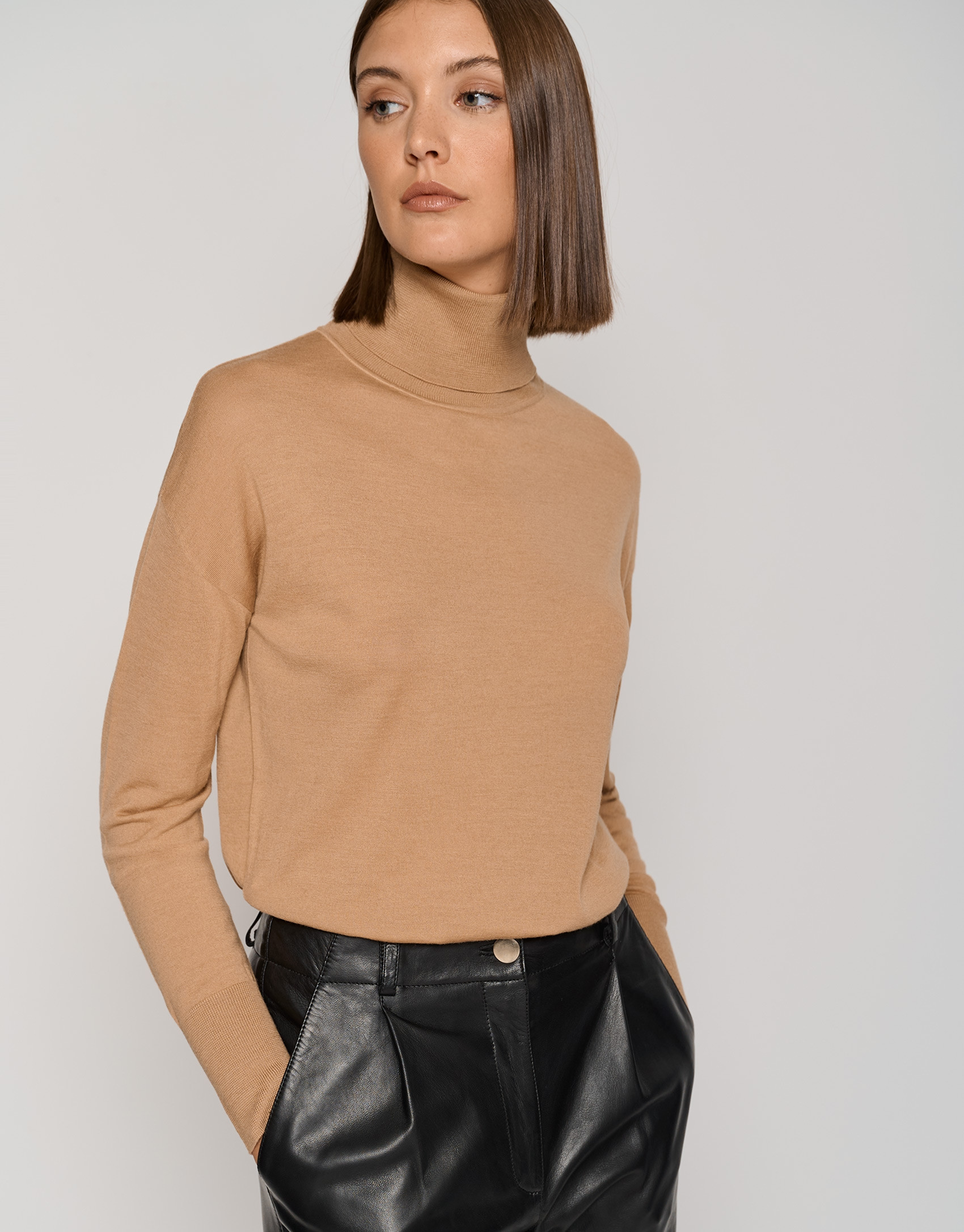 Camel fine gauge knit sweater with cowl neckline | Roberto Verino