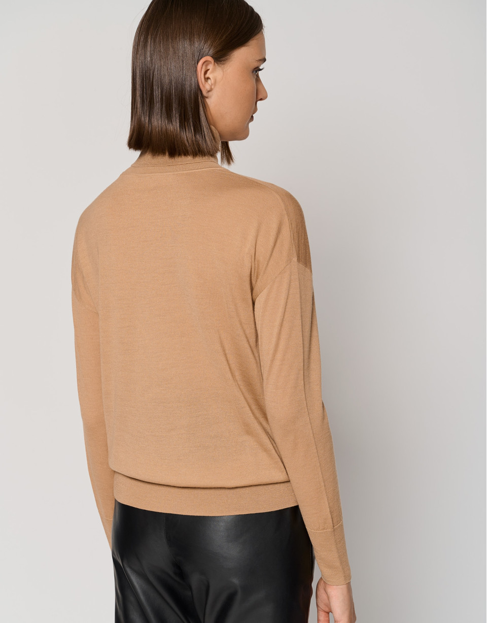 Camel fine gauge knit sweater with cowl neckline | Roberto Verino