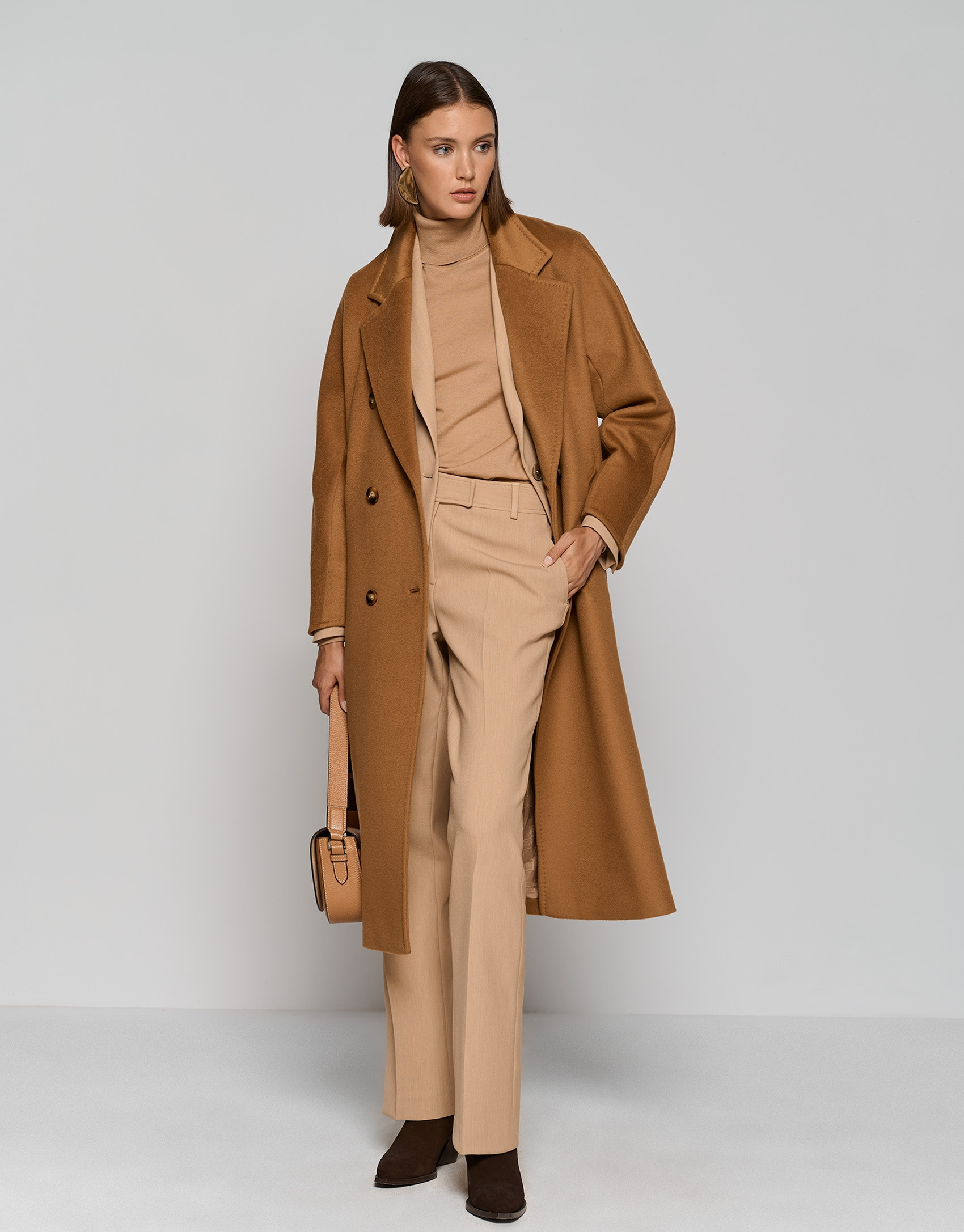Camel fine gauge knit sweater with cowl neckline | Roberto Verino