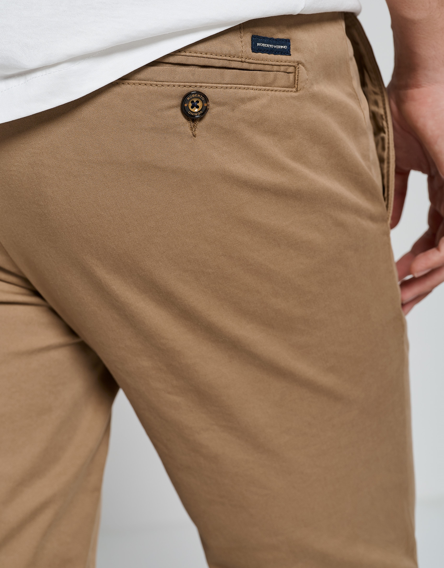 Tan dyed chino trousers - Man - AW2023 | Roberto Verino