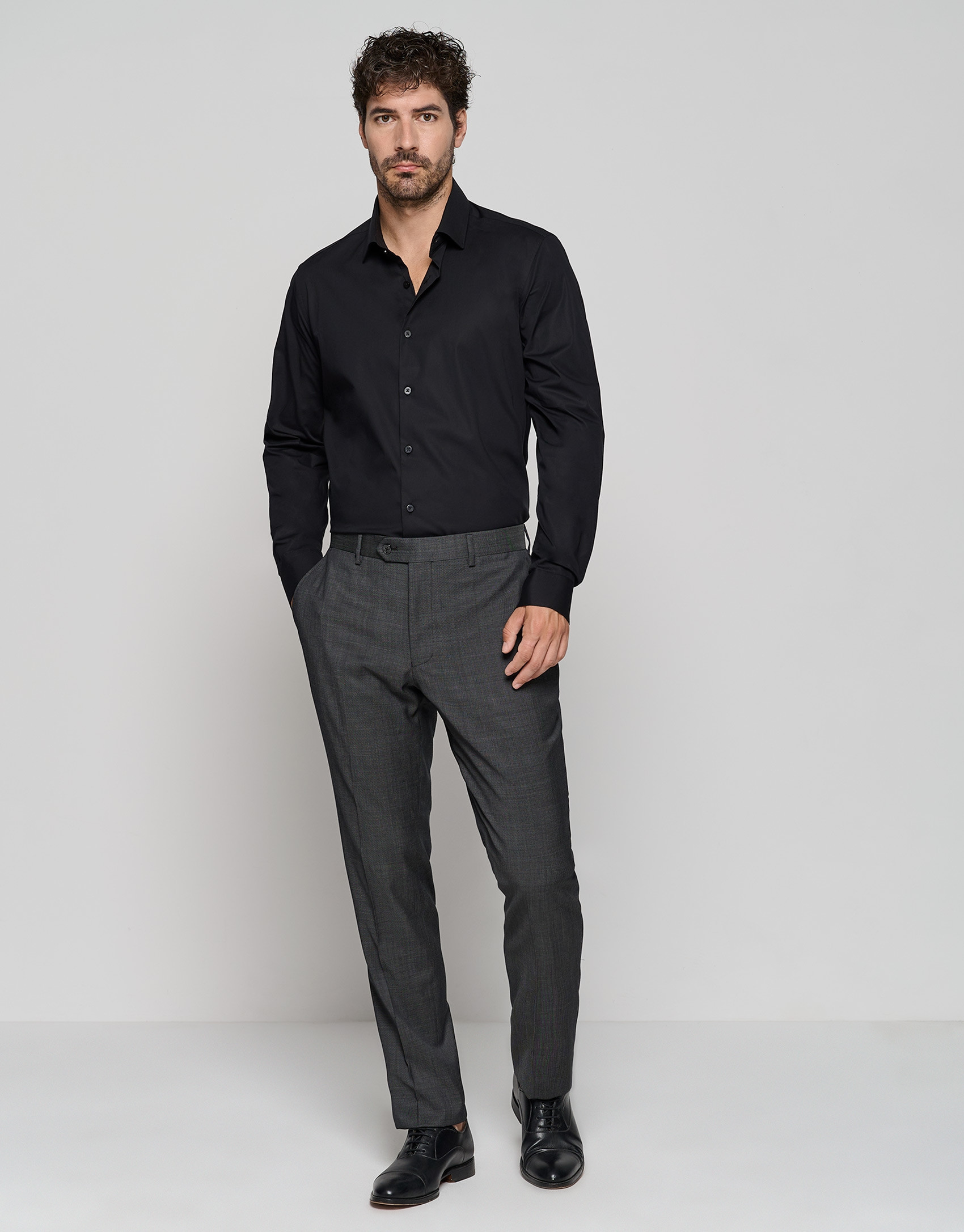 Camisa vestir slim liso negro - Hombre - OI2023 | Roberto Verino