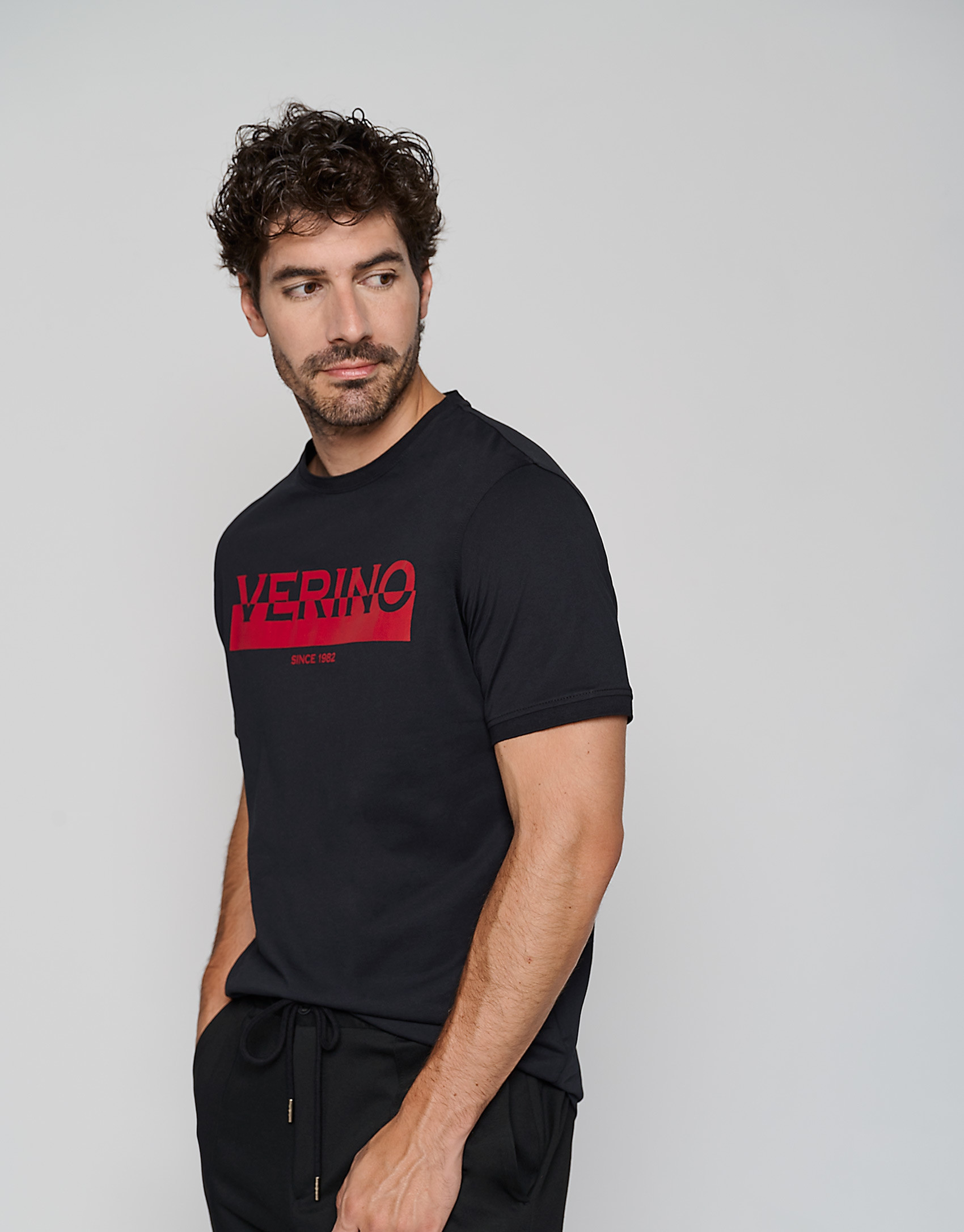 Black top with red logo - Man - AW2023 | Roberto Verino