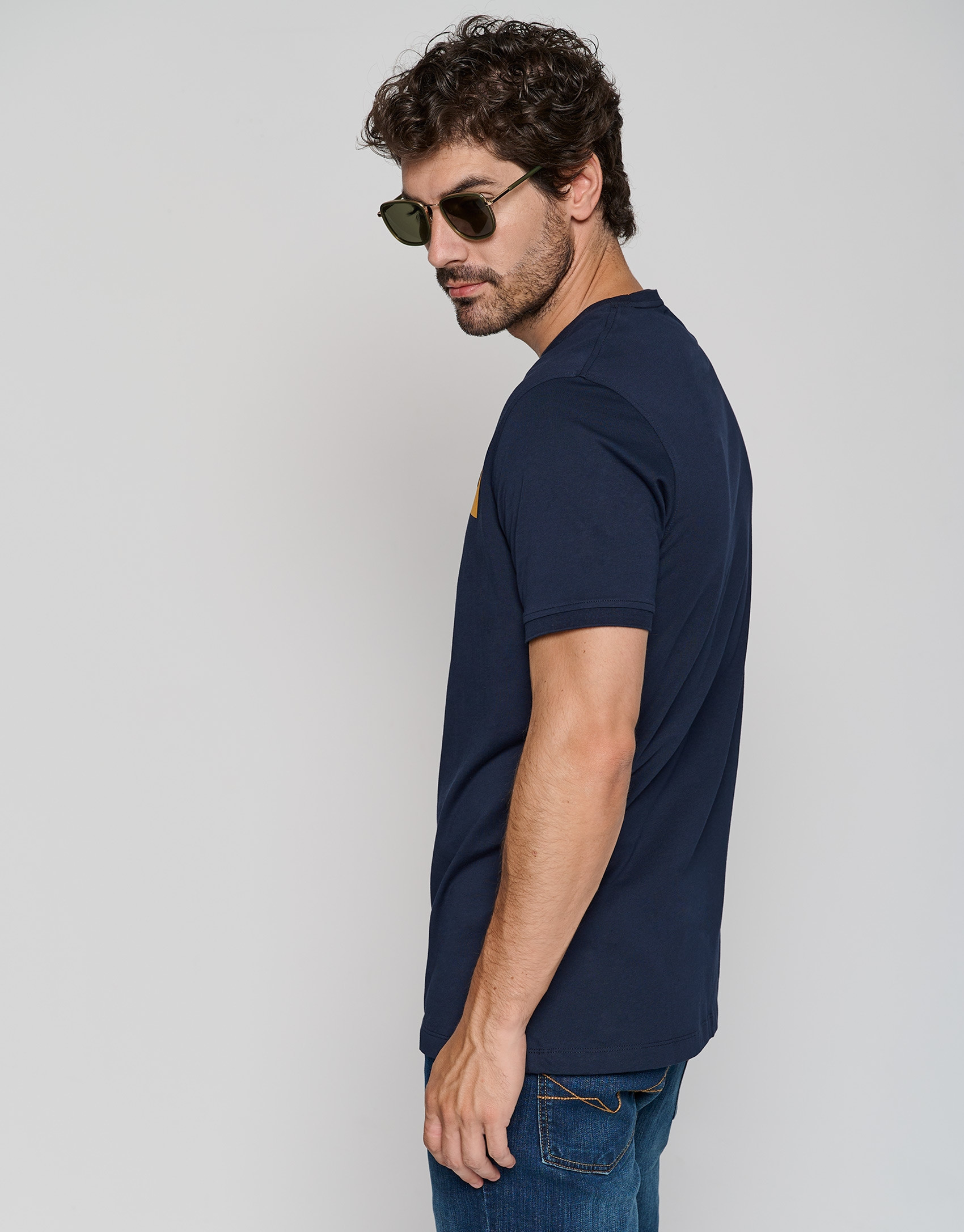 Camiseta marina con logo amarillo oro - Hombre | Roberto Verino