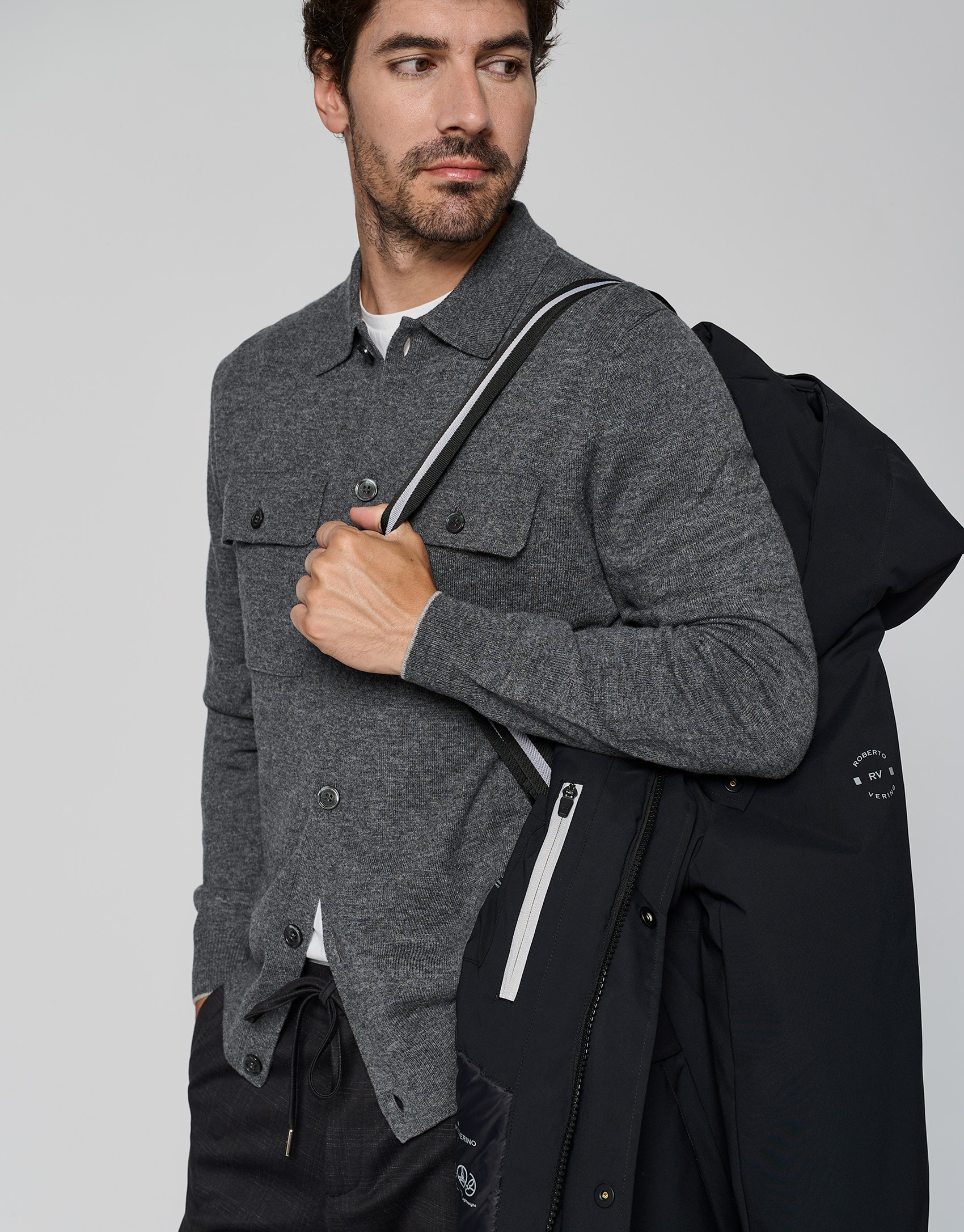 Black minimalist raincoat - Man - AW2023 | Roberto Verino
