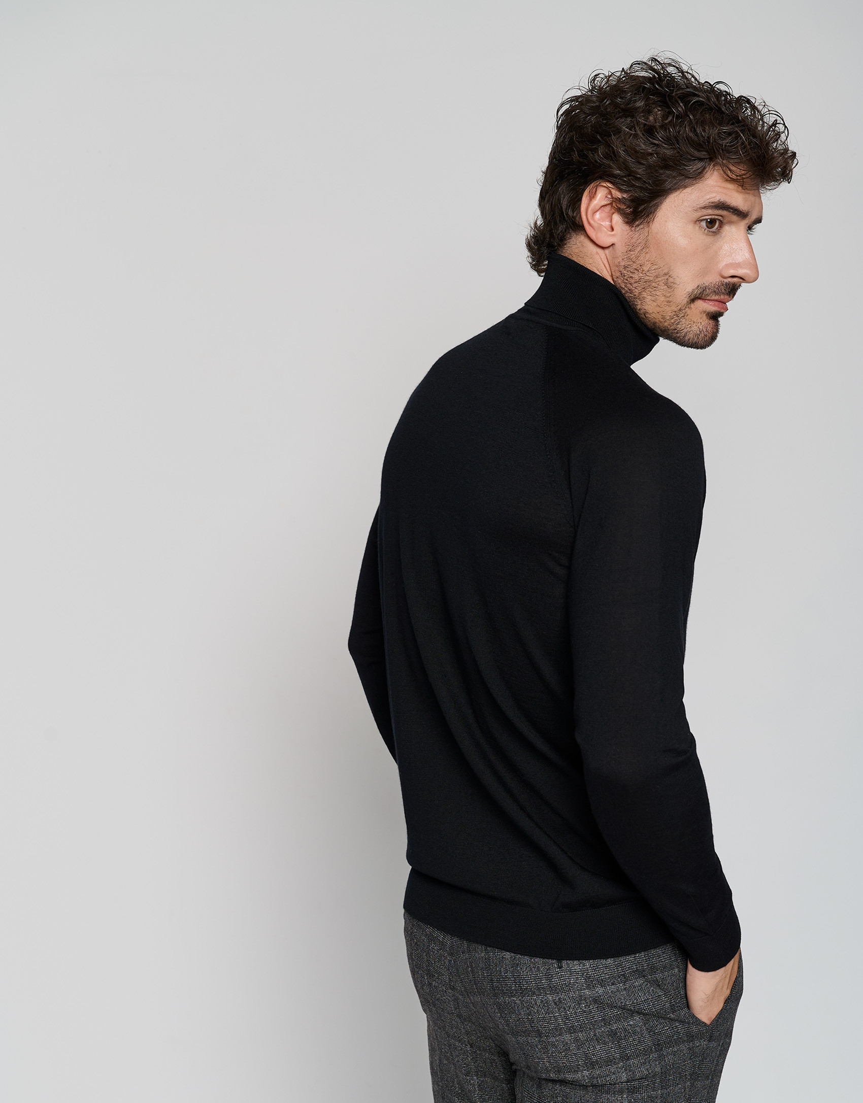 Jersey cuello cisne lana negro - Hombre | Roberto Verino