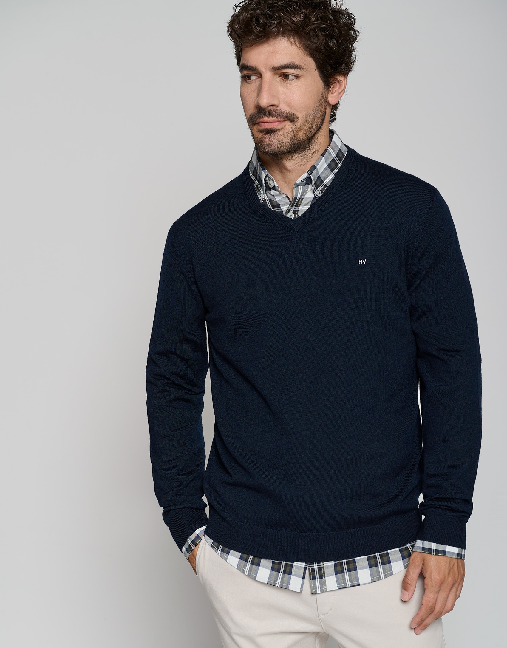 Navy blue wool sweater with V-neck  - Man | Roberto Verino