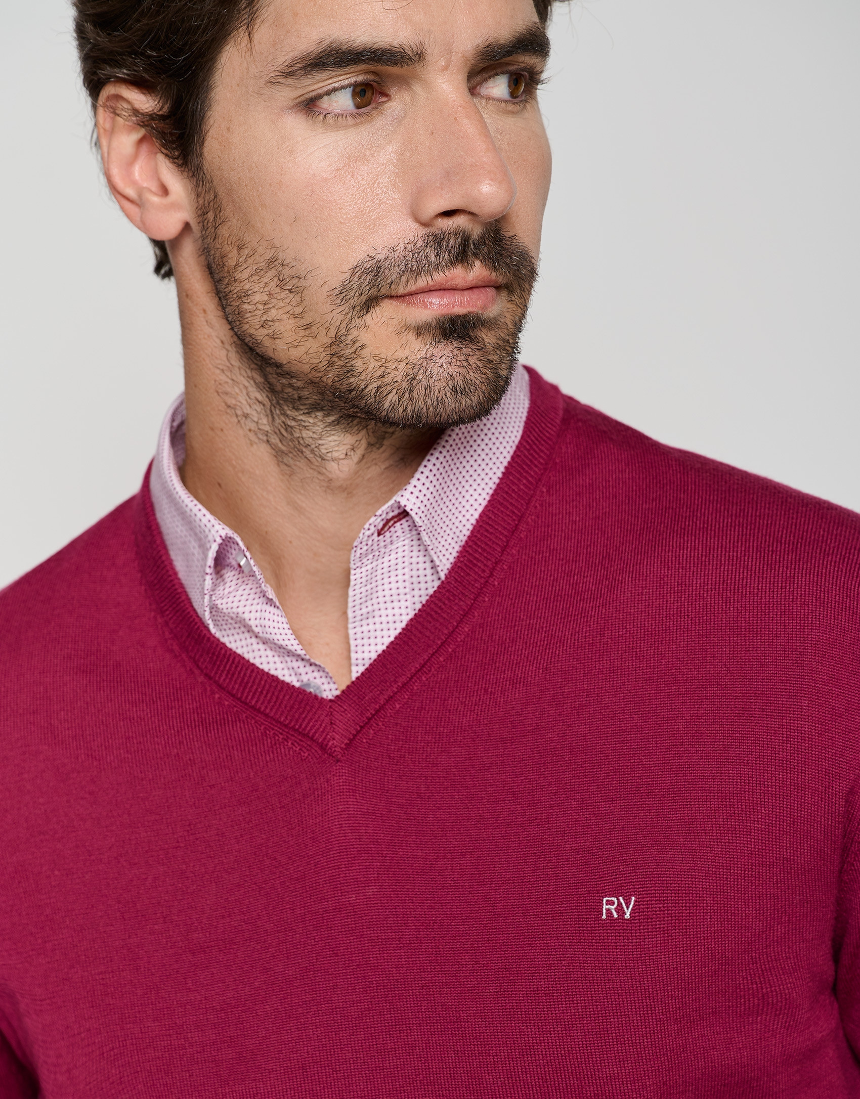 Purple wool sweater with V-neck  - Man - AW2023 | Roberto Verino