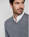 Jersey cuello pico color gris - Hombre - OI2023 | Roberto Verino