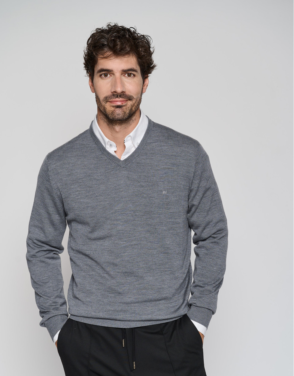 Jersey cuello pico color gris - Hombre - OI2023 | Roberto Verino