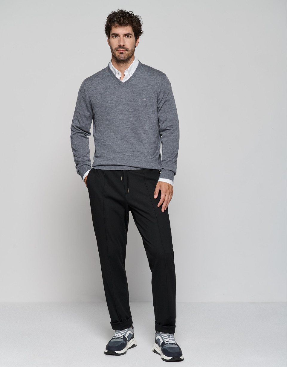 Jersey cuello pico color gris - Hombre - OI2023 | Roberto Verino